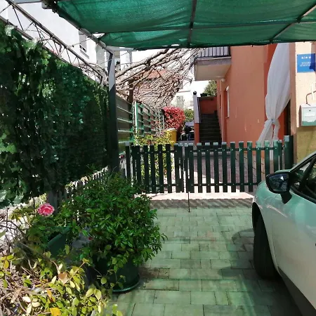 马里斯公寓 * 波雷奇